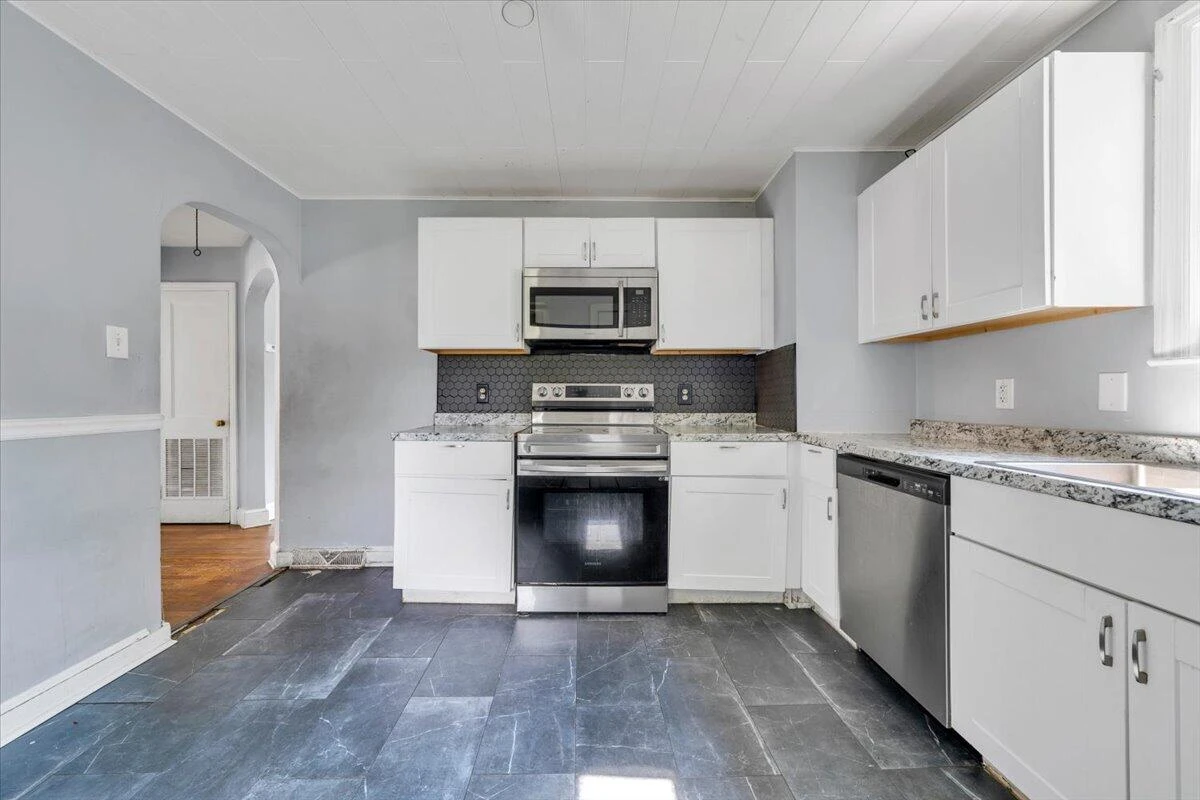 2532 Bowman ST NW - Photo 9