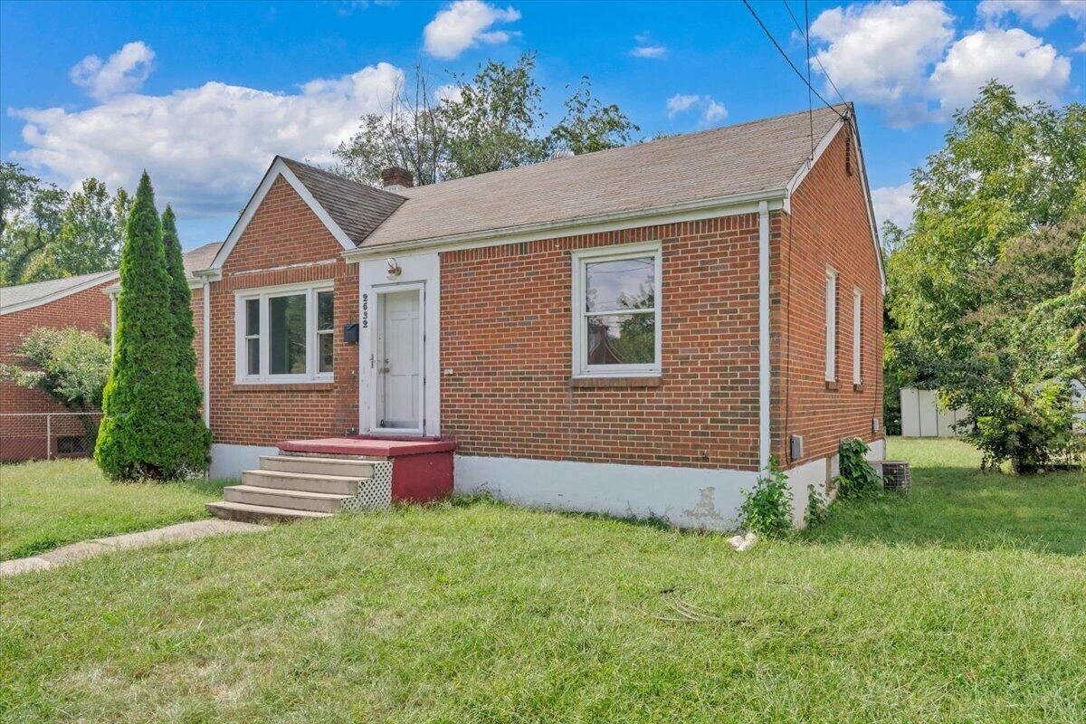 2532 Bowman ST NW - Photo 16