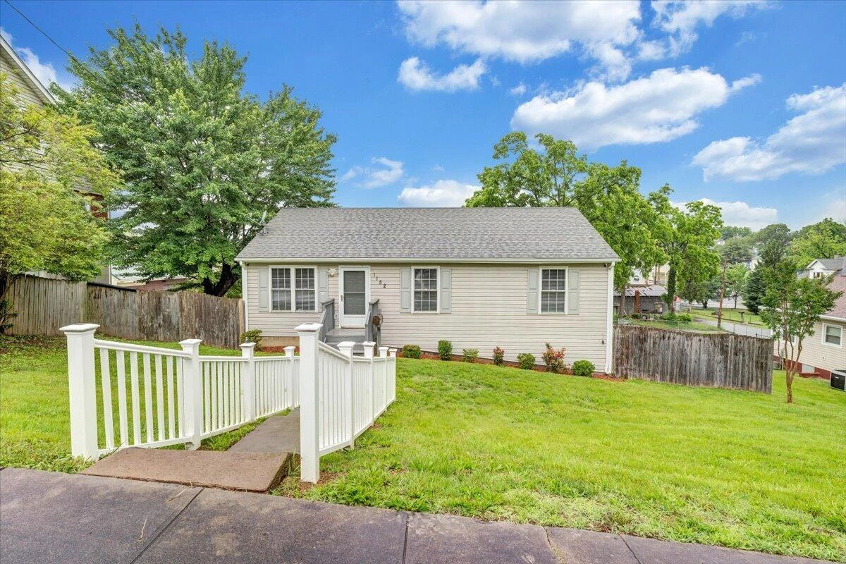 1152 Murray AVE SE - Photo 2