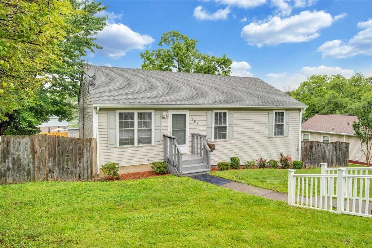 1152 Murray AVE SE - Photo 3
