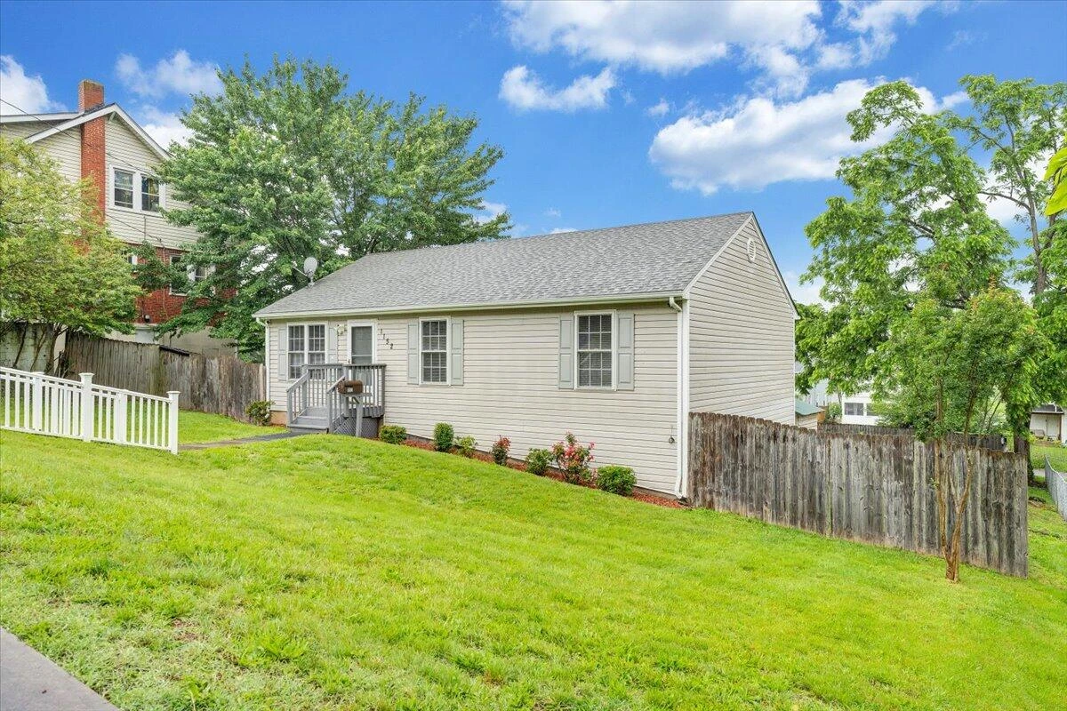 1152 Murray AVE SE - Photo 4