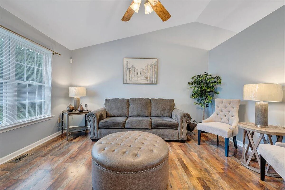 1152 Murray AVE SE - Photo 6