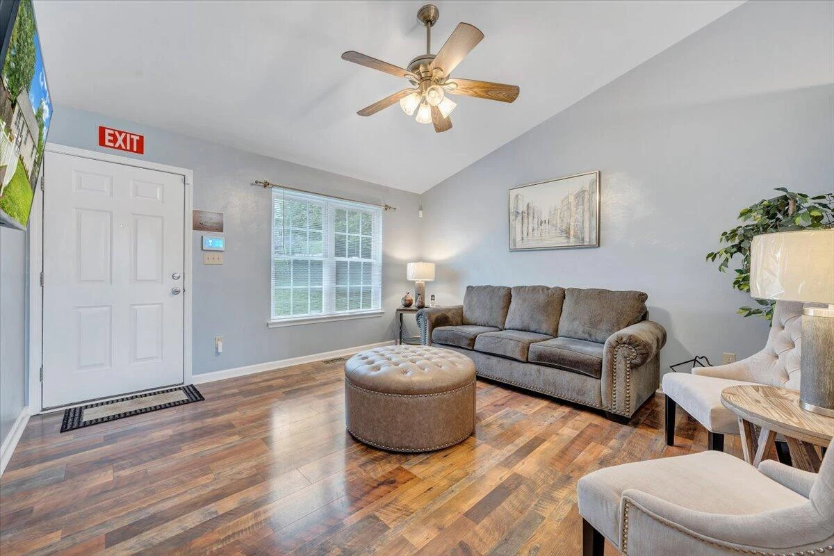 1152 Murray AVE SE - Photo 7