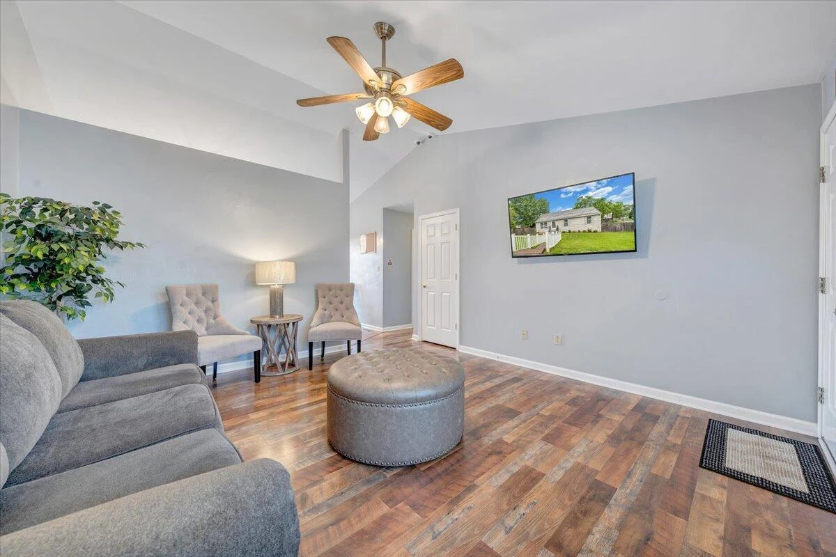 1152 Murray AVE SE - Photo 8
