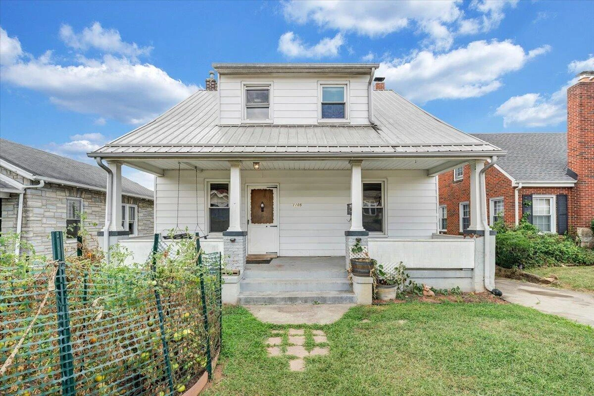 1105 Morehead AVE SE - Photo 2