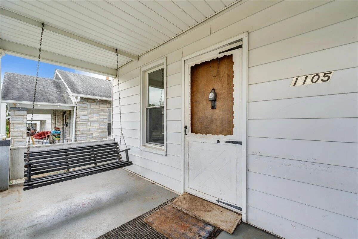 1105 Morehead AVE SE - Photo 3