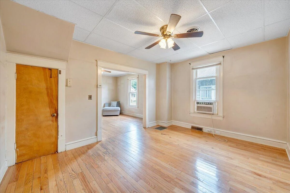 1105 Morehead AVE SE - Photo 8
