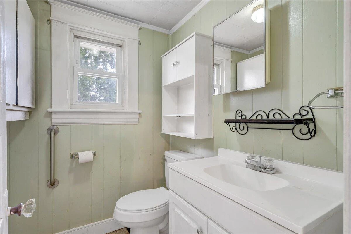 1105 Morehead AVE SE - Photo 16
