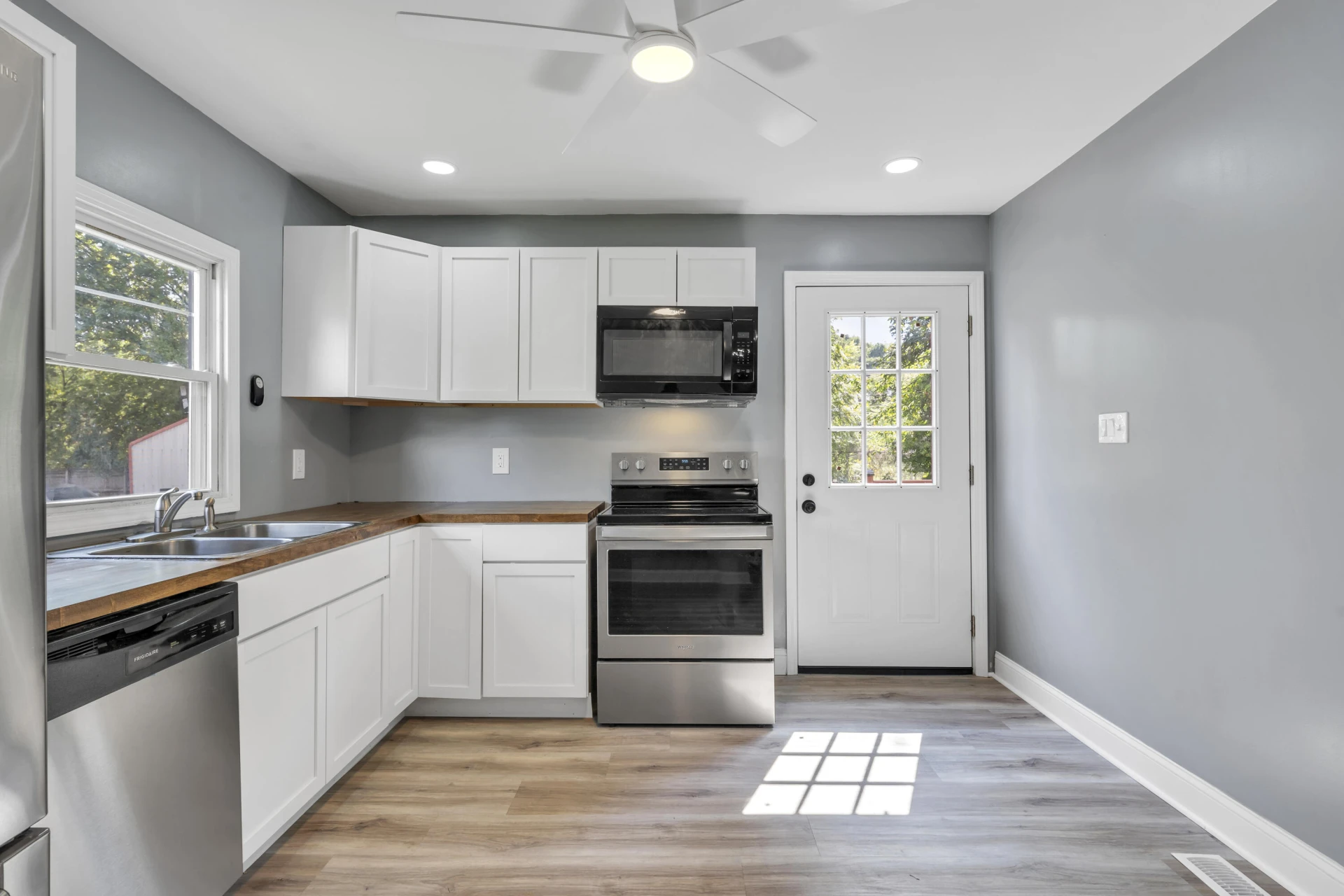 1724 Orange AVE NW - Photo 12