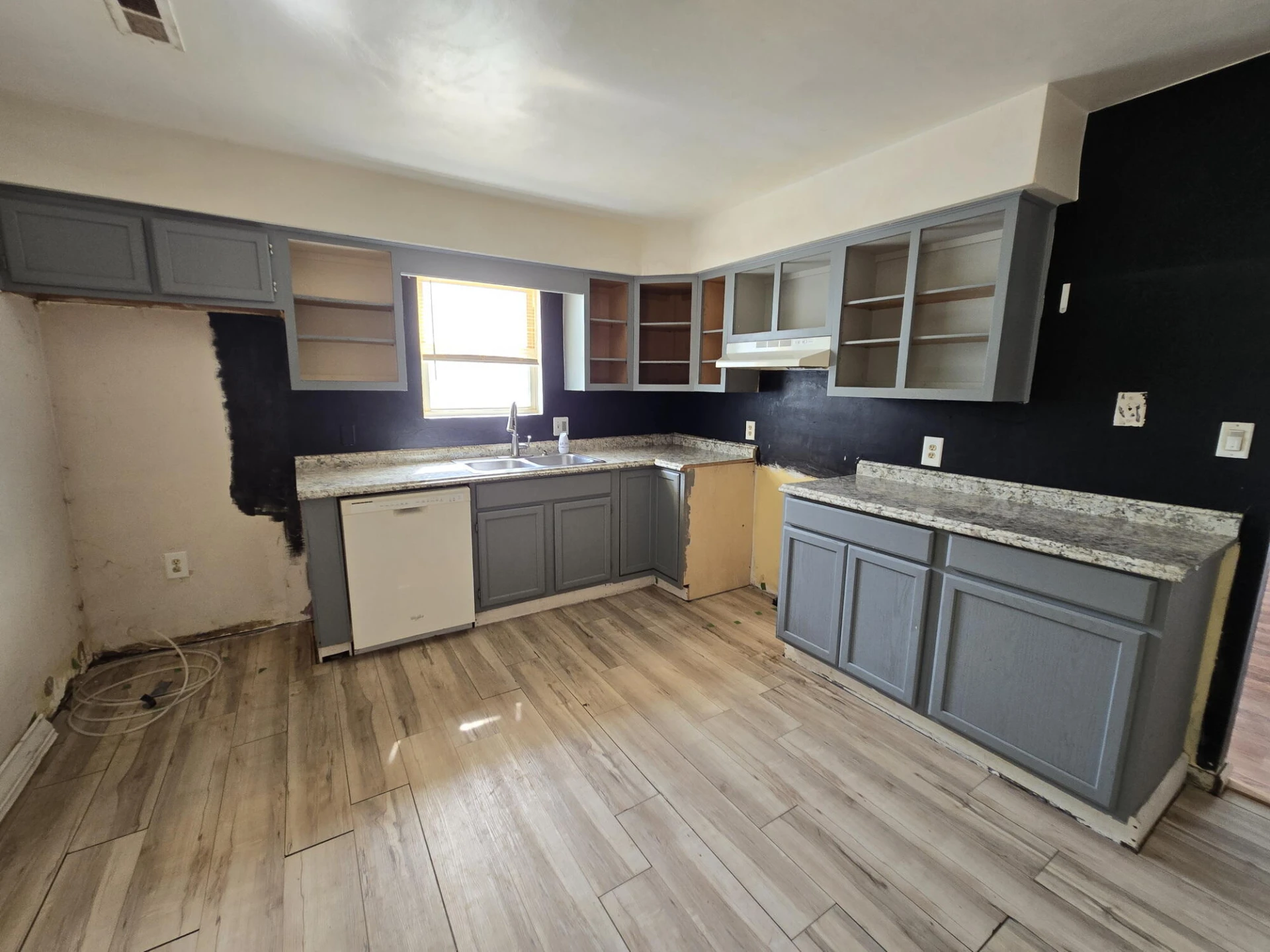 825 Kellogg AVE NW - Photo 4