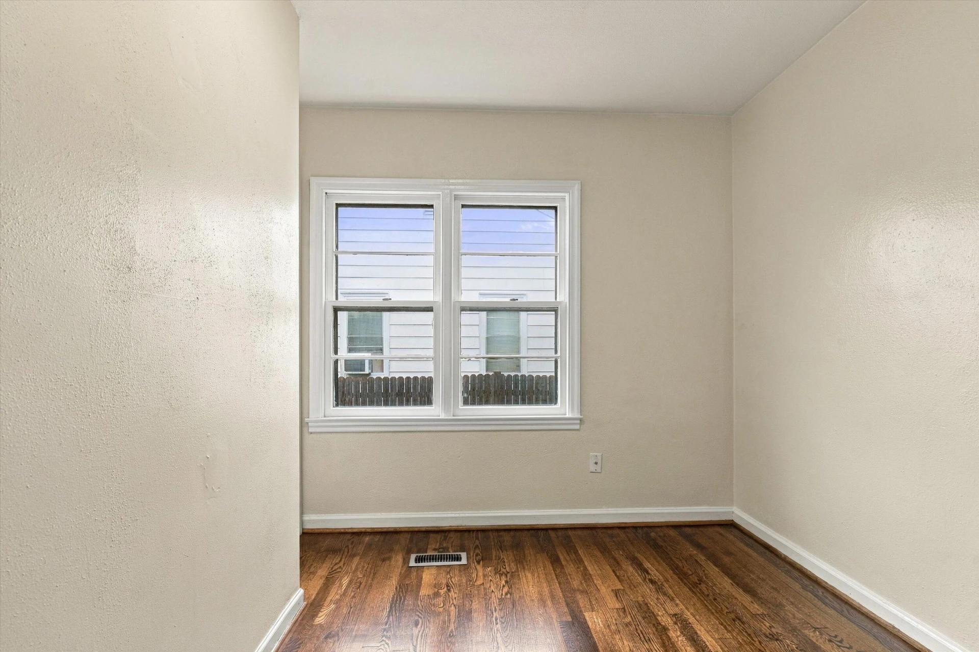 3219 Yardley DR NW - Photo 11