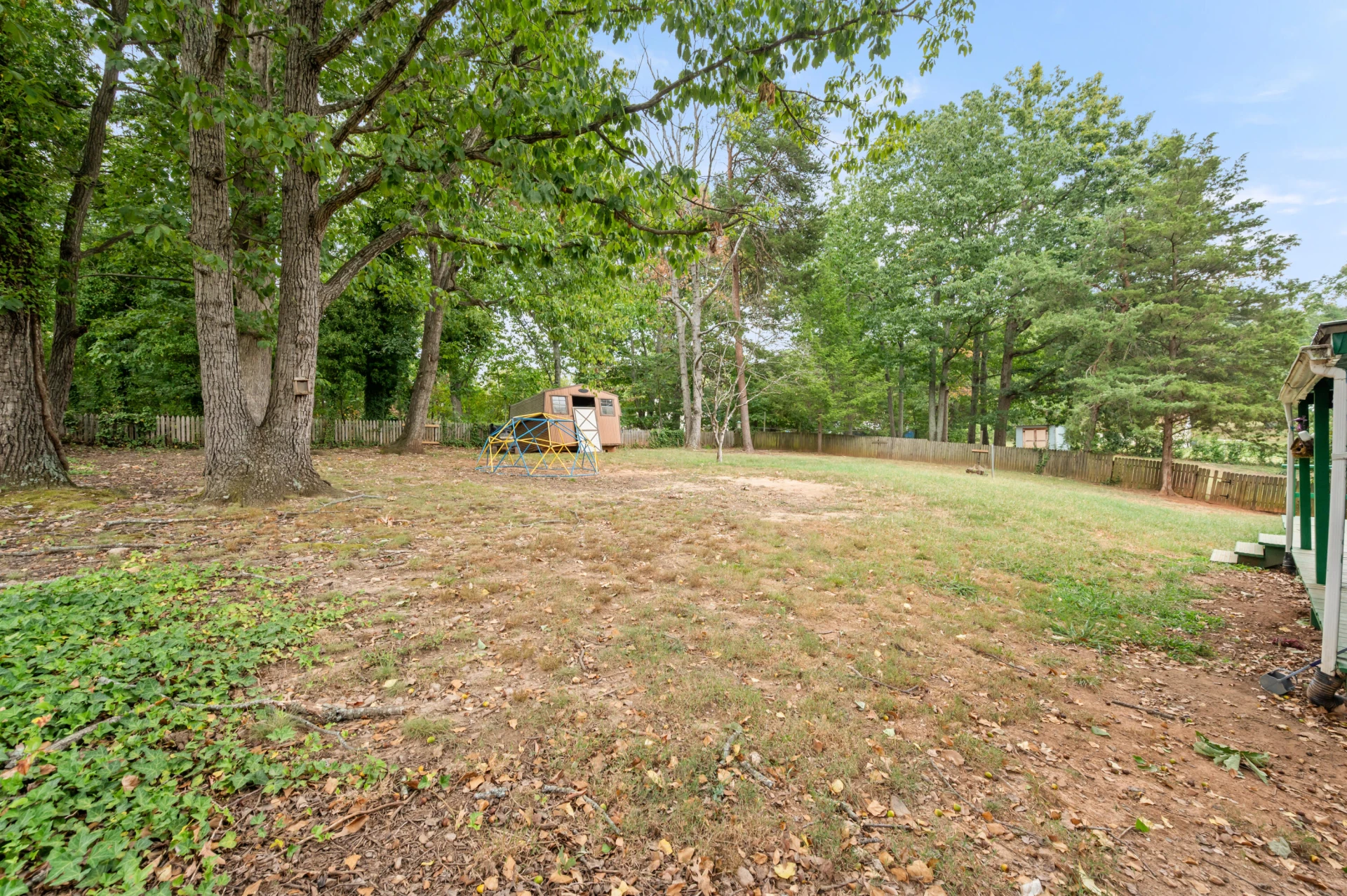 1012 Moreview DR - Photo 38