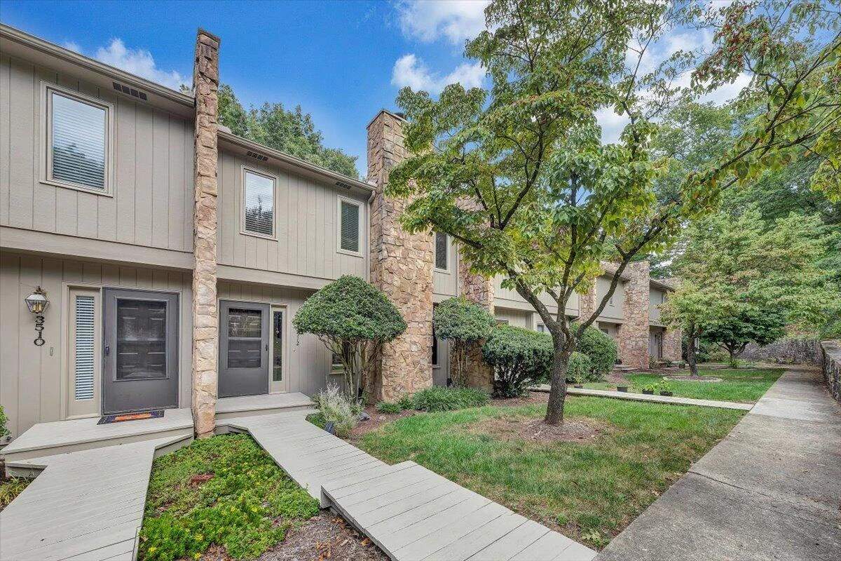 3512 Stonehenge SQ