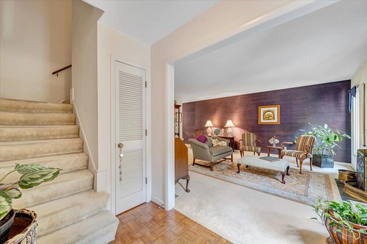 3512 Stonehenge SQ - Photo 2