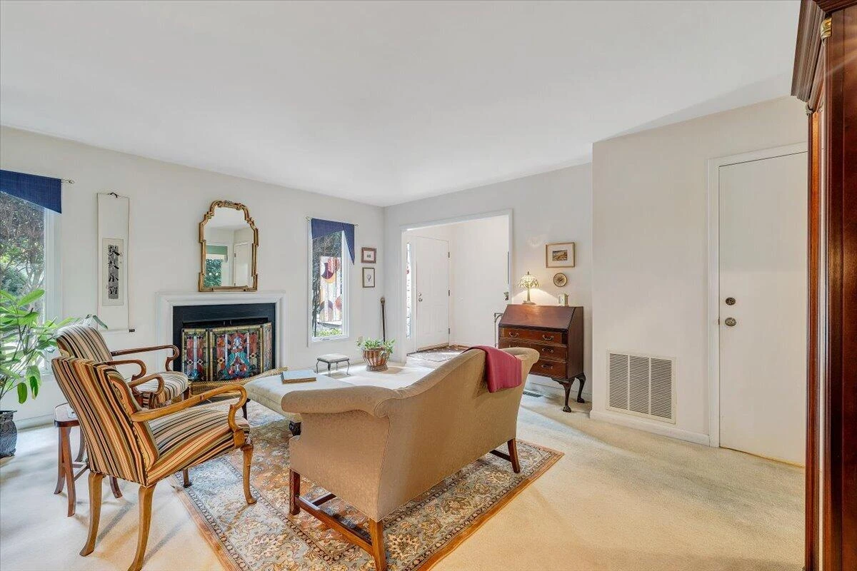 3512 Stonehenge SQ - Photo 6