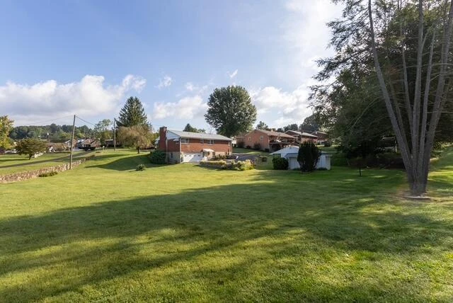 303 E Fairlawn DR - Photo 7
