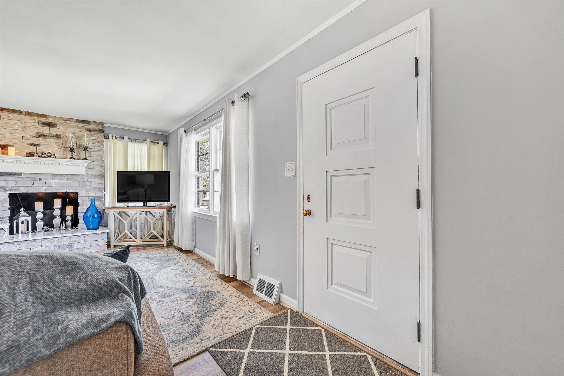 303 E Fairlawn DR - Photo 8