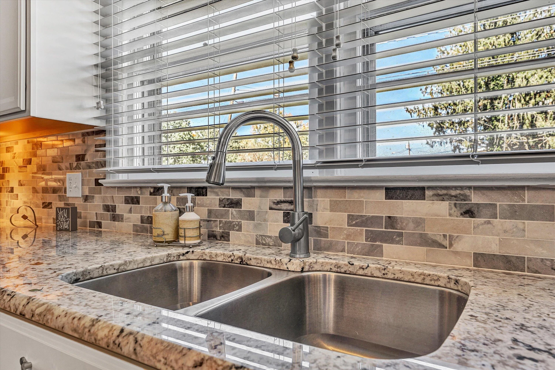 303 E Fairlawn DR - Photo 17
