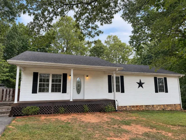 1106 Ellis LN, Moneta, VA, 24121