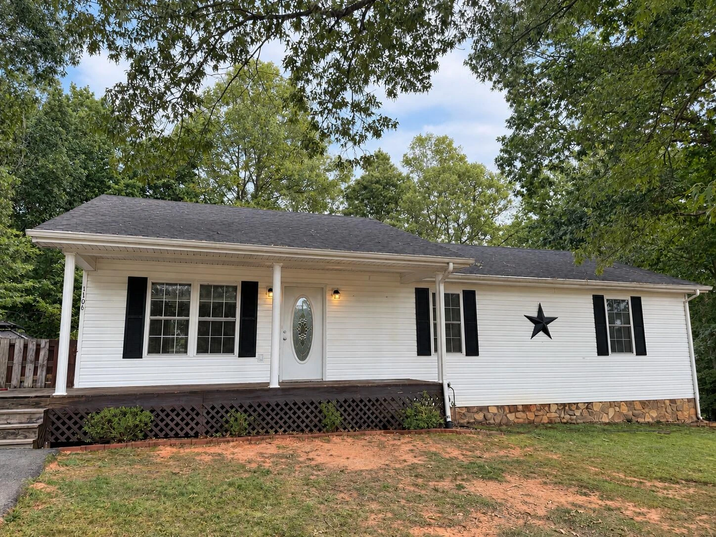 1106 Ellis LN