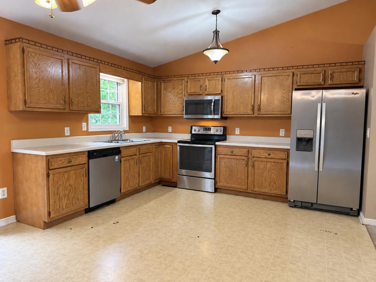 1106 Ellis LN - Photo 4