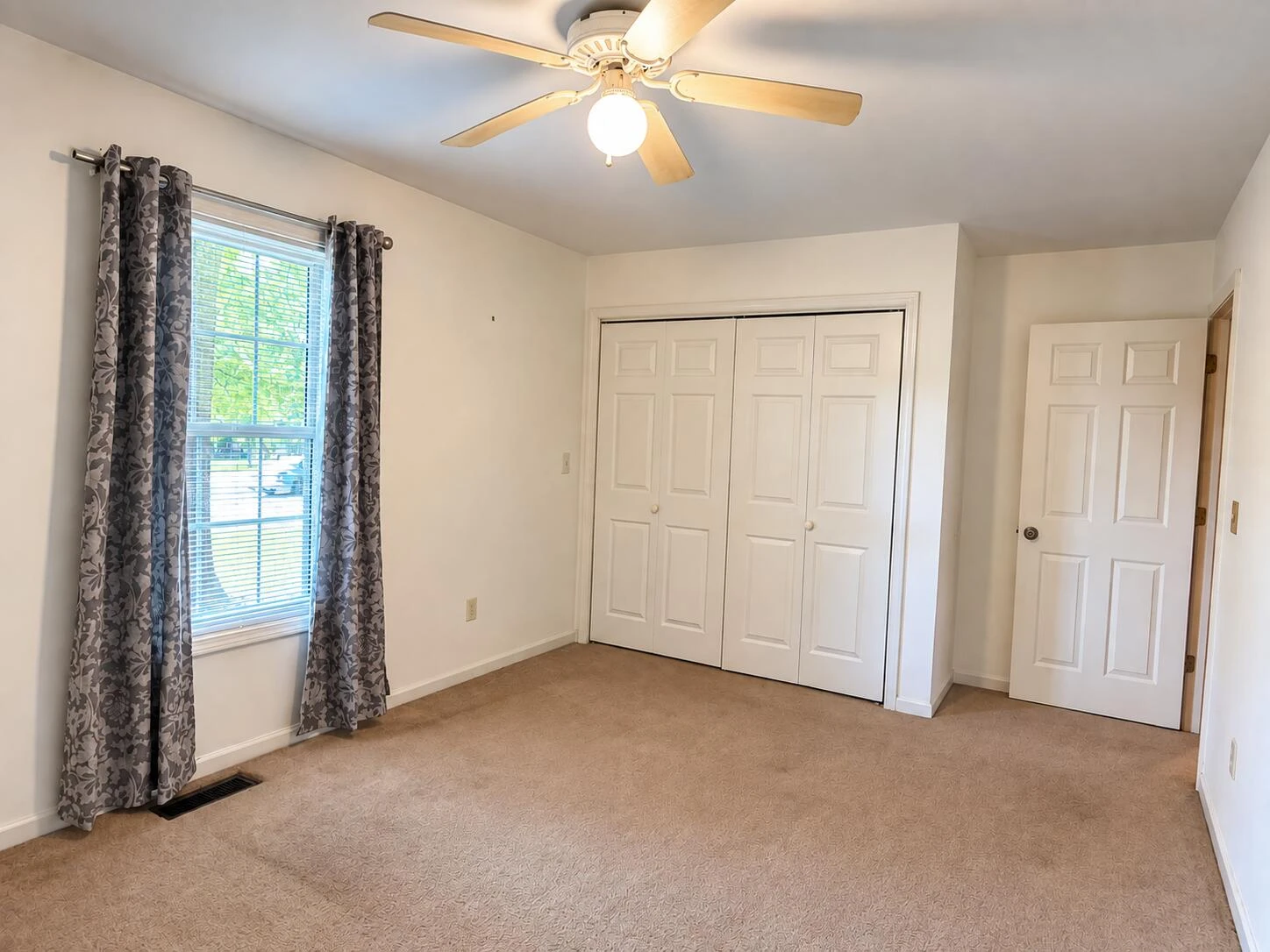 1106 Ellis LN - Photo 13