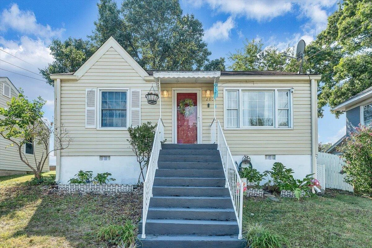 2006 Wayne ST NE - Photo 3