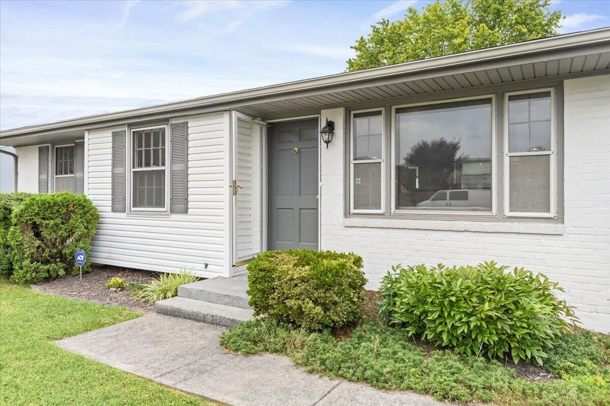 913 Dominion LN - Photo 4