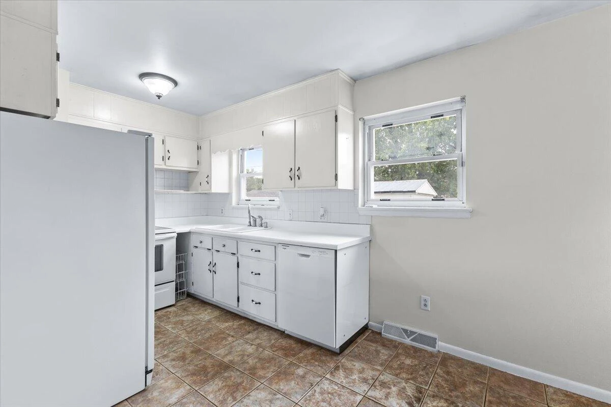 913 Dominion LN - Photo 9
