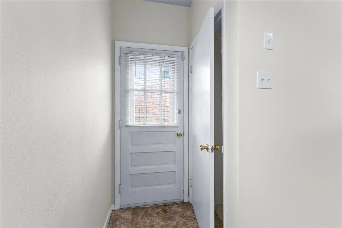 913 Dominion LN - Photo 12