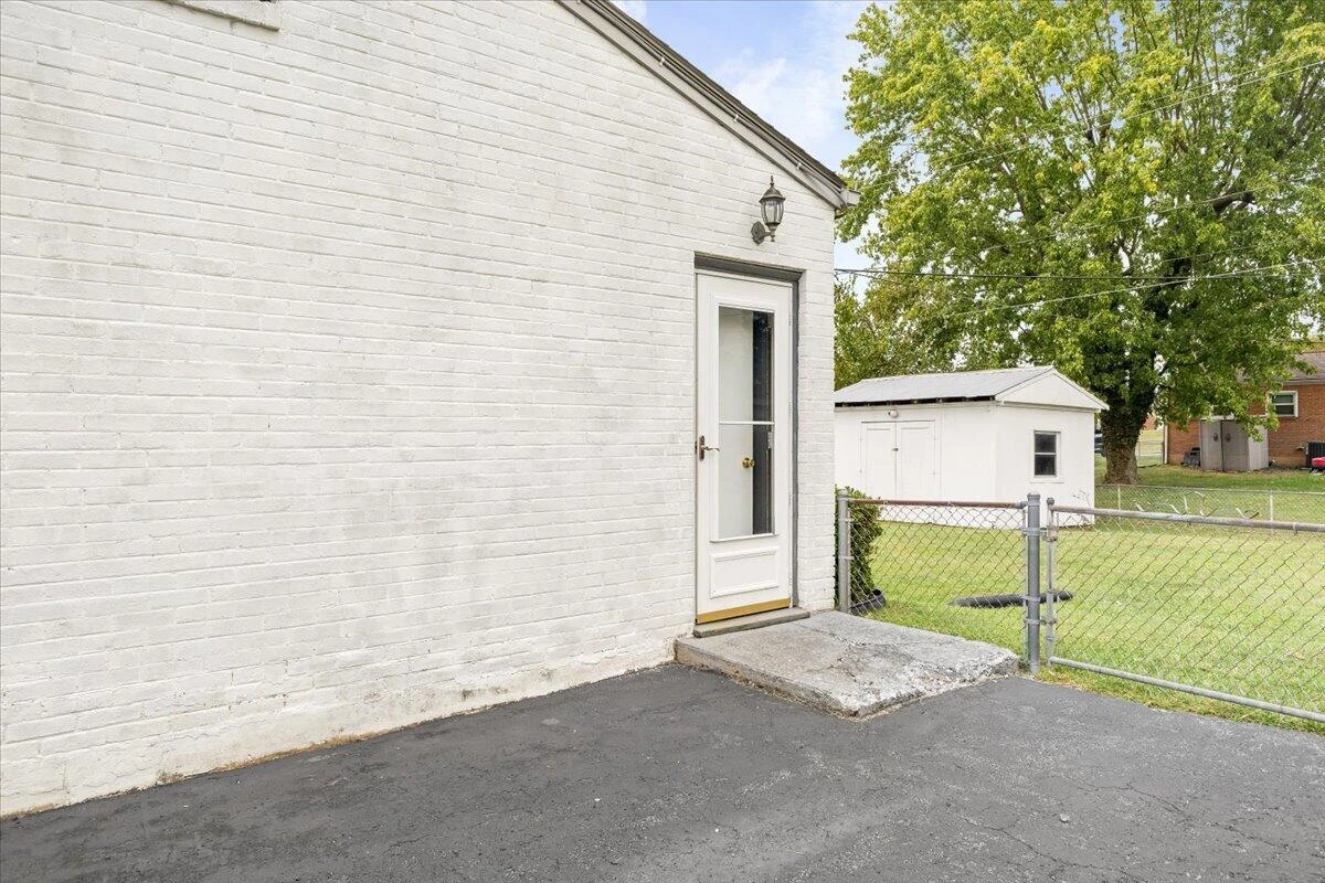 913 Dominion LN - Photo 36