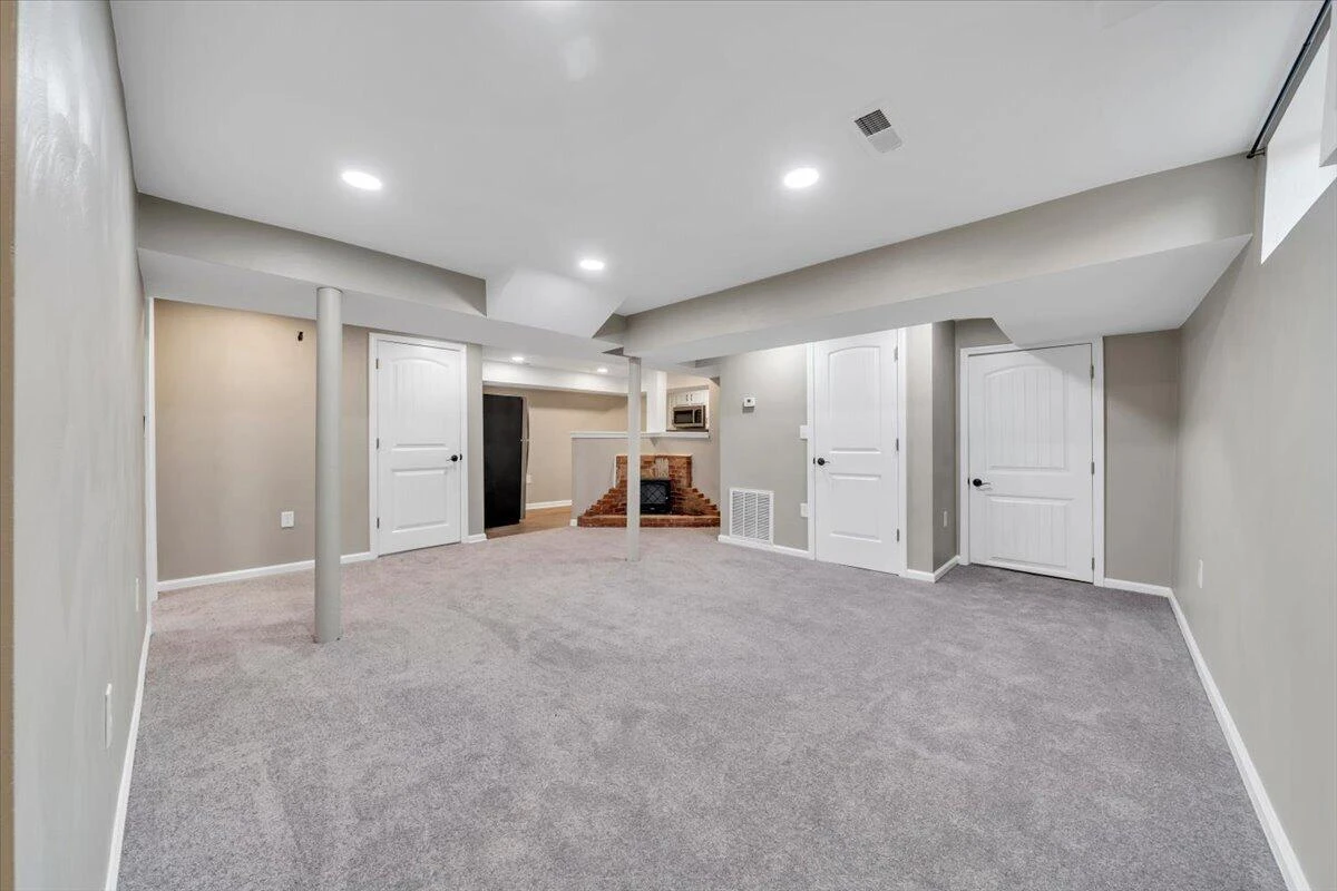 810-812 Welton AVE SW - Photo 3
