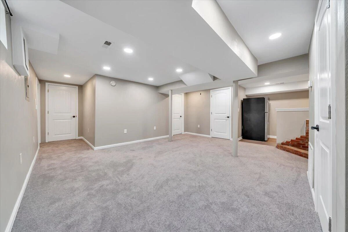 810-812 Welton AVE SW - Photo 4