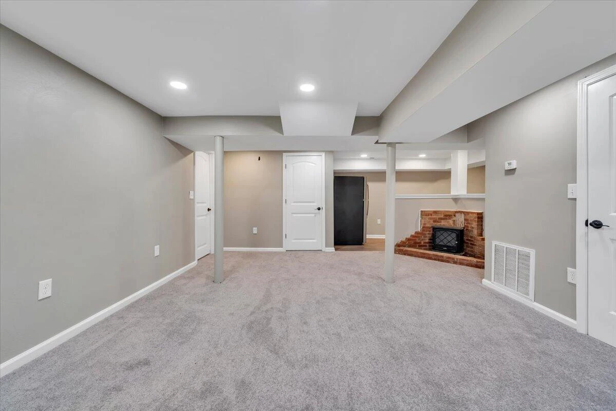 810-812 Welton AVE SW - Photo 5