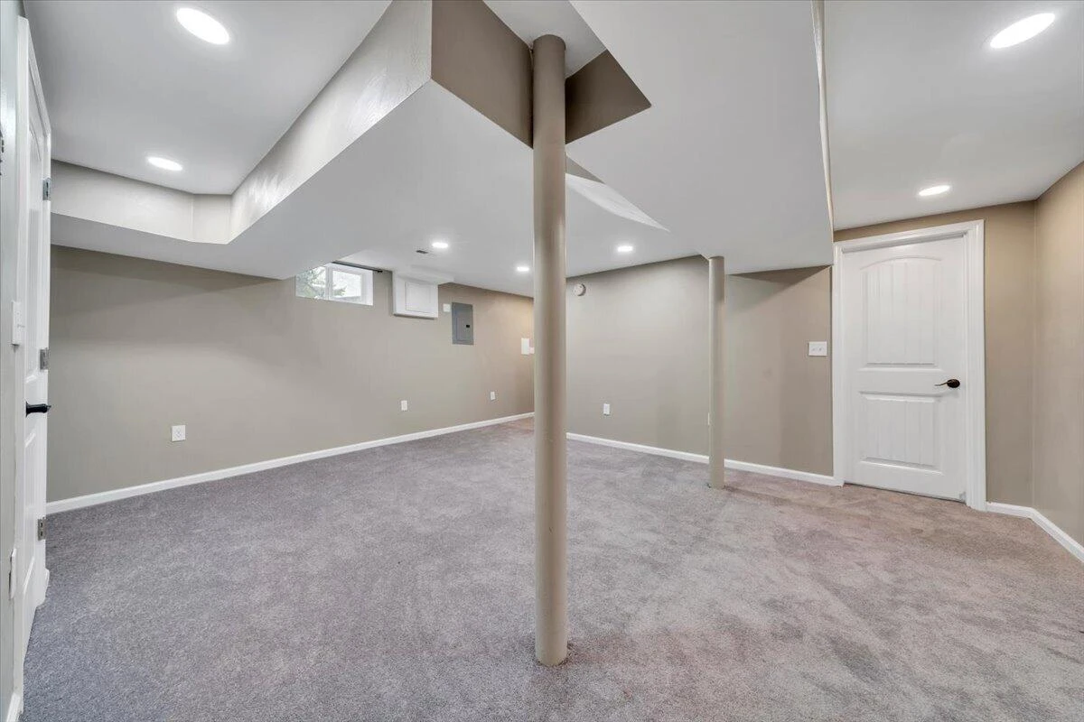 810-812 Welton AVE SW - Photo 6