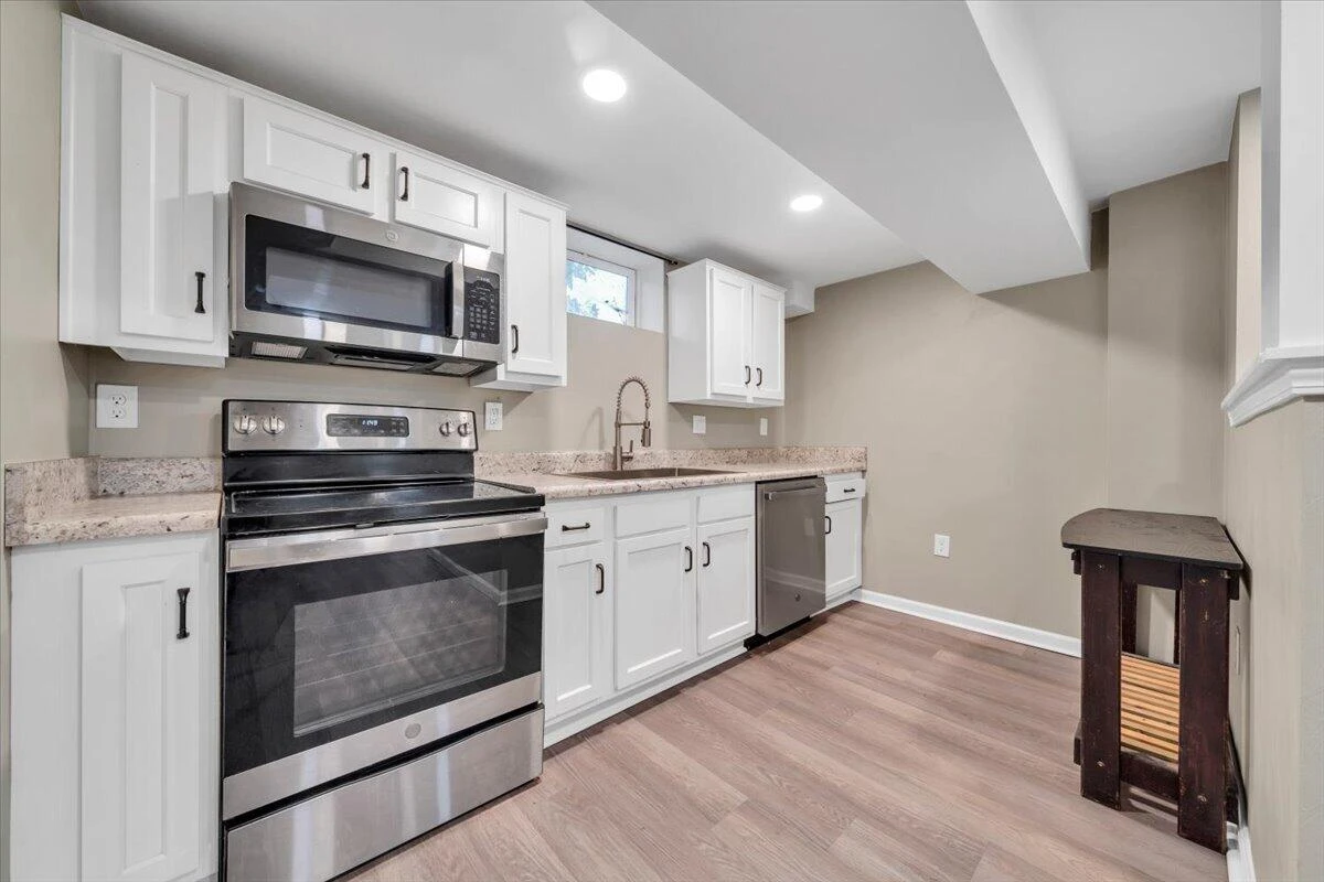 810-812 Welton AVE SW - Photo 10