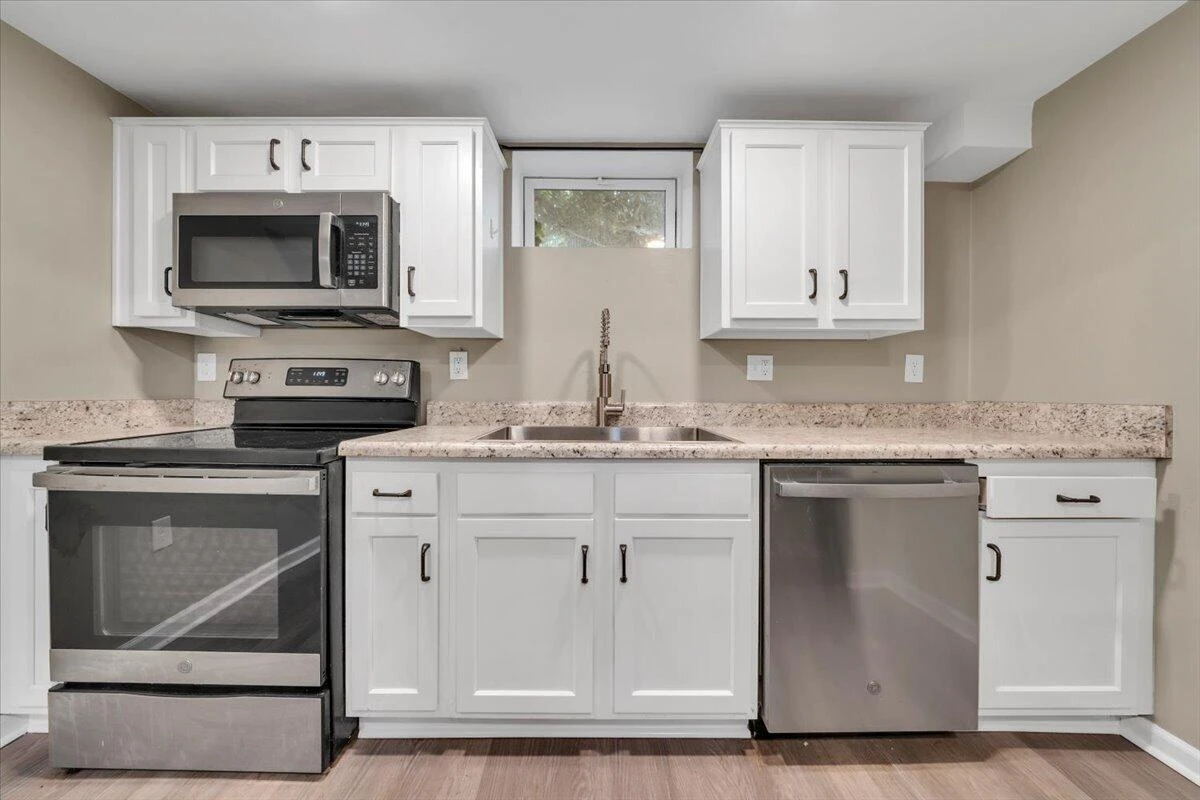 810-812 Welton AVE SW - Photo 11