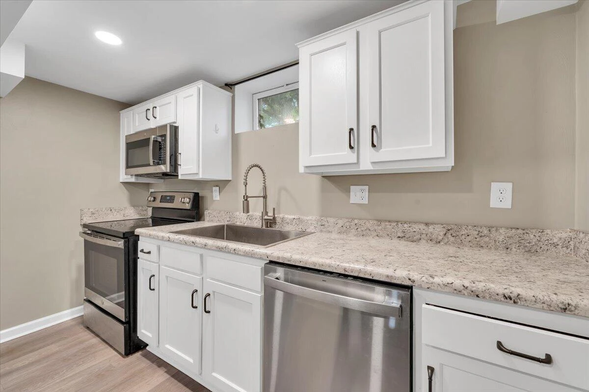 810-812 Welton AVE SW - Photo 13