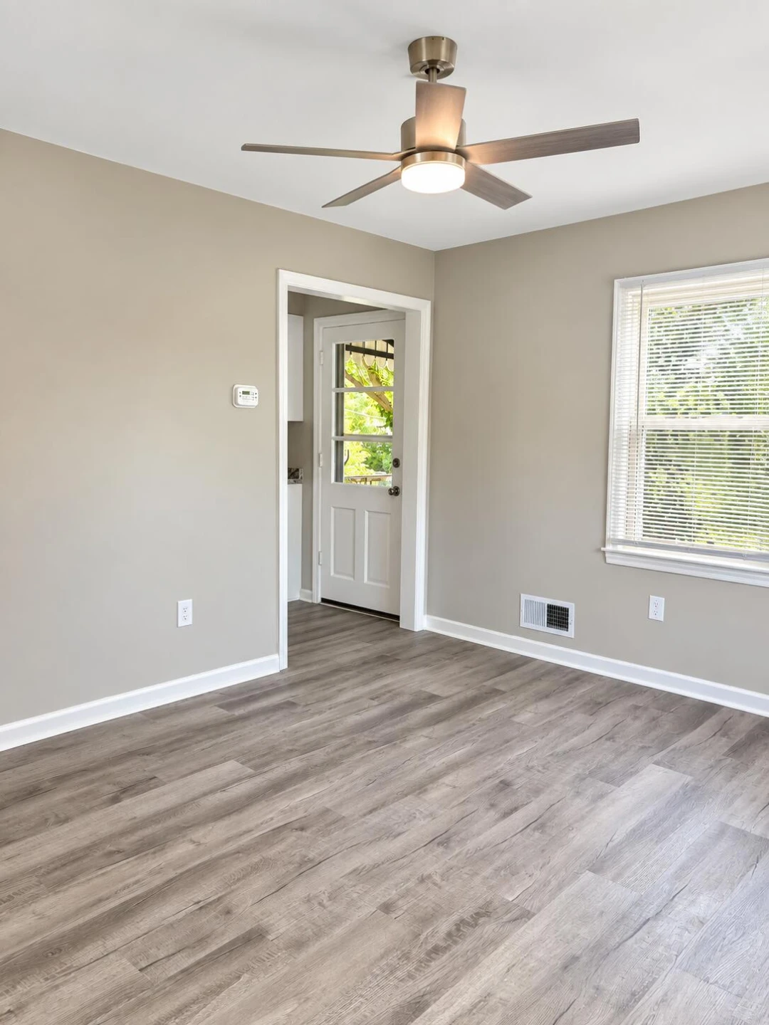 3937 Kentucky AVE NW - Photo 2