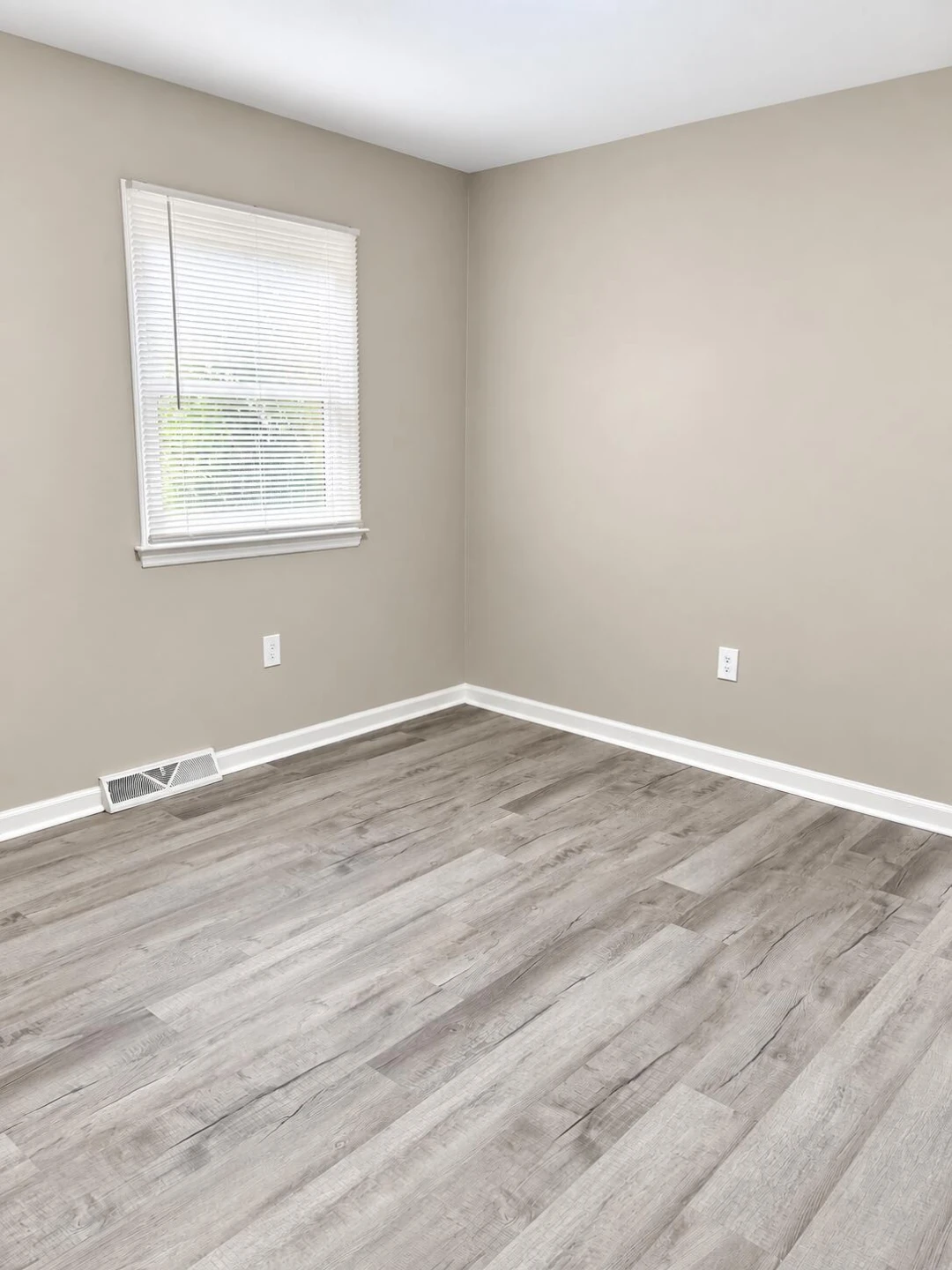 3937 Kentucky AVE NW - Photo 17