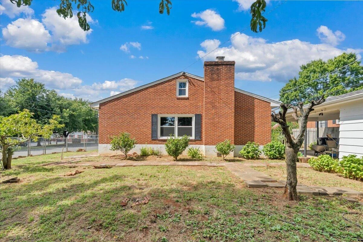 2601 Hebert ST NW - Photo 17