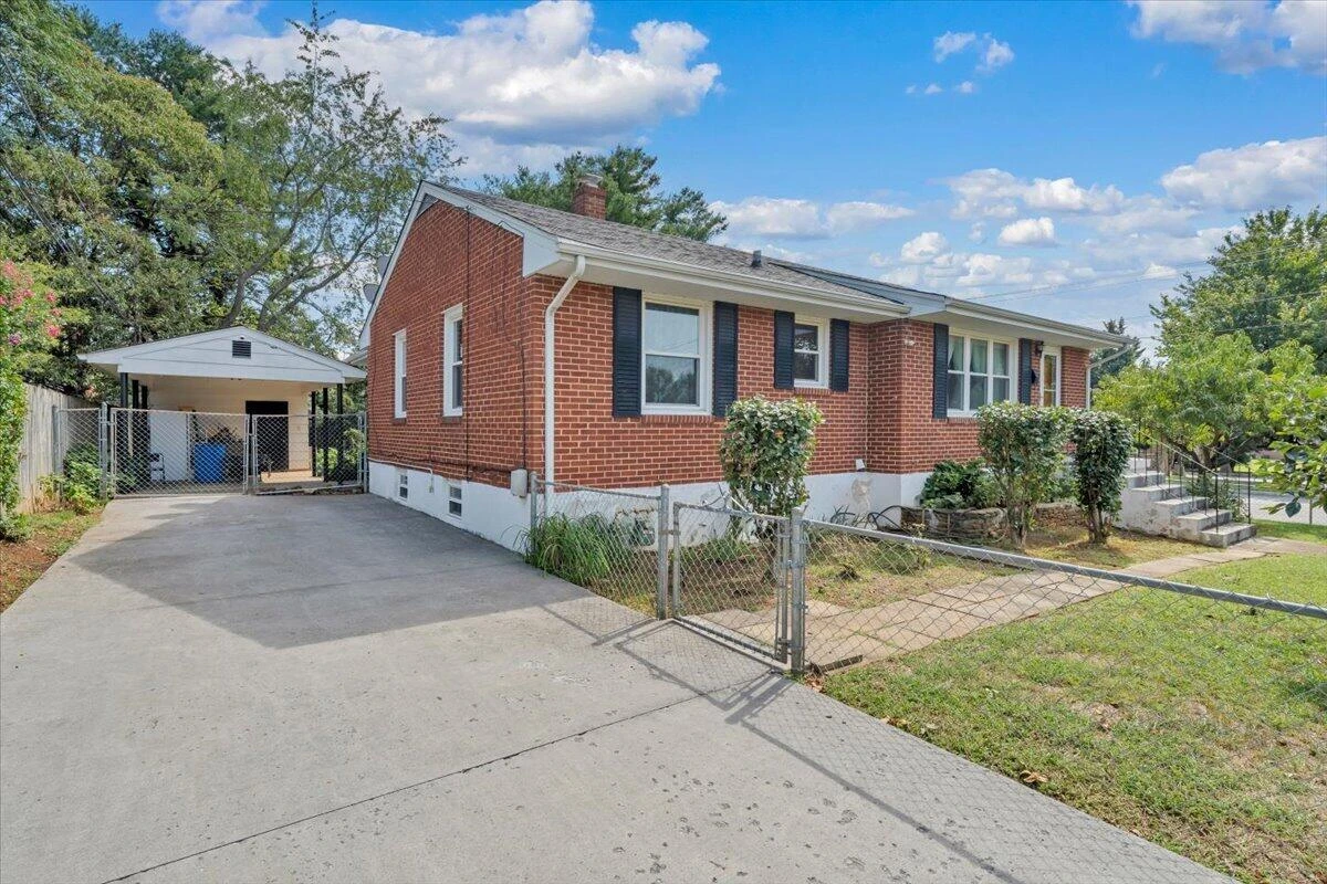 2601 Hebert ST NW - Photo 21