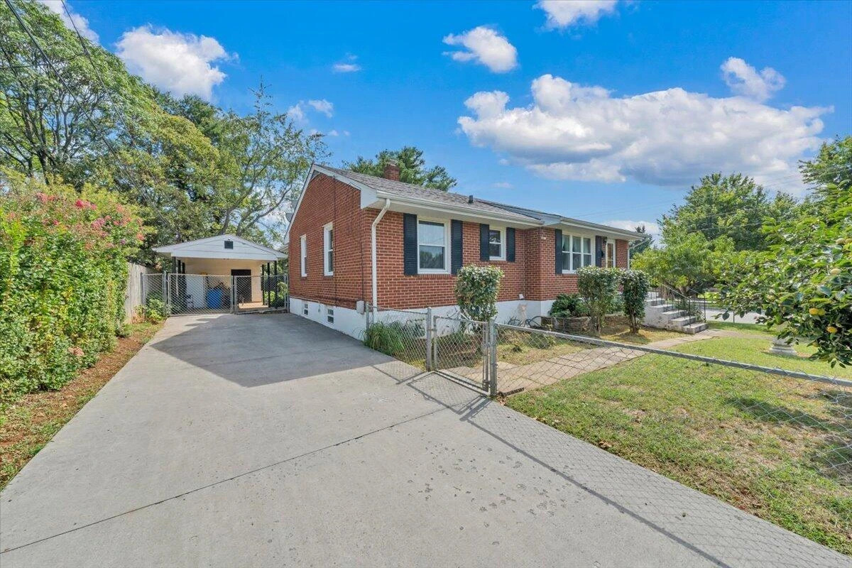 2601 Hebert ST NW - Photo 22