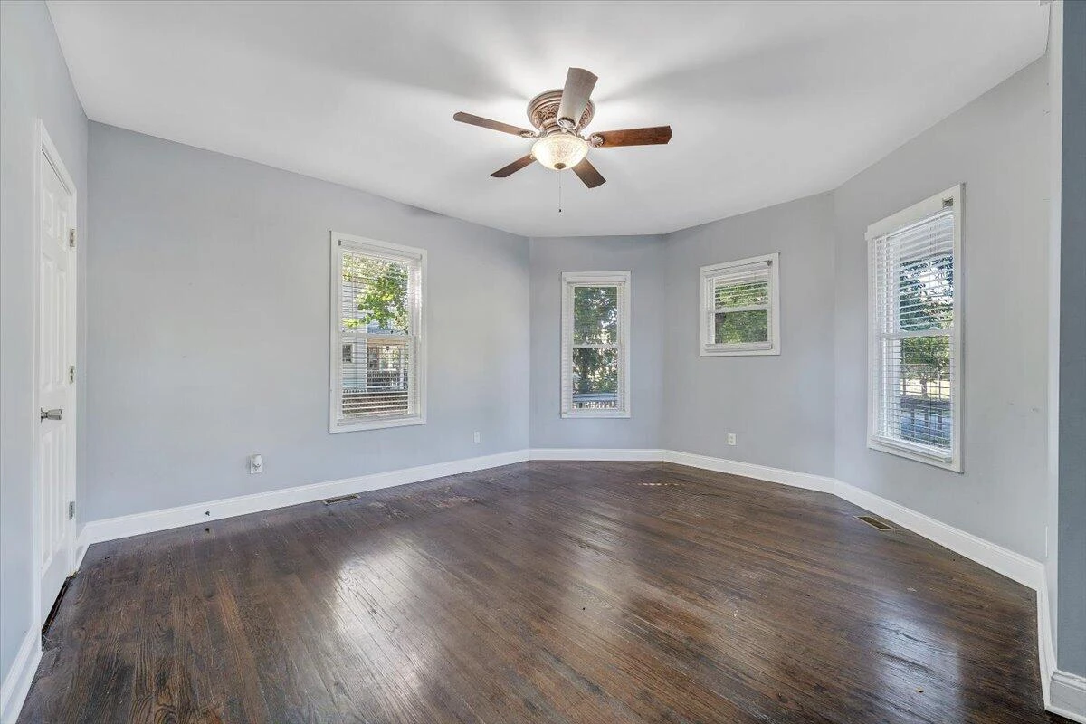 1524 Salem AVE SW - Photo 4