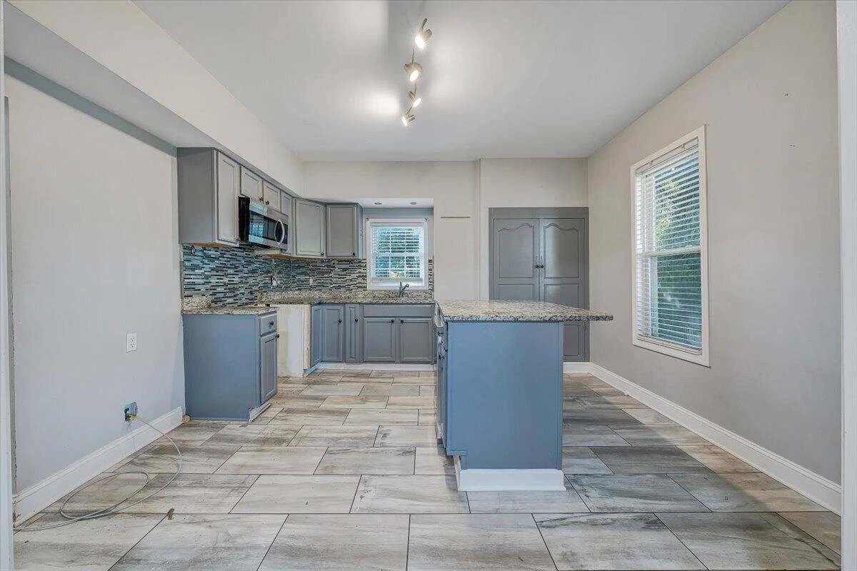 1524 Salem AVE SW - Photo 11
