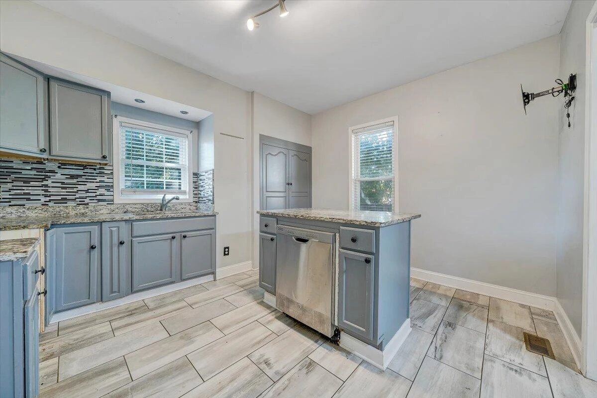 1524 Salem AVE SW - Photo 12