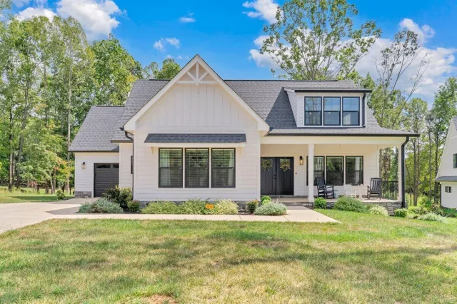 118 Pointe O Woods DR, Huddleston, VA, 24104