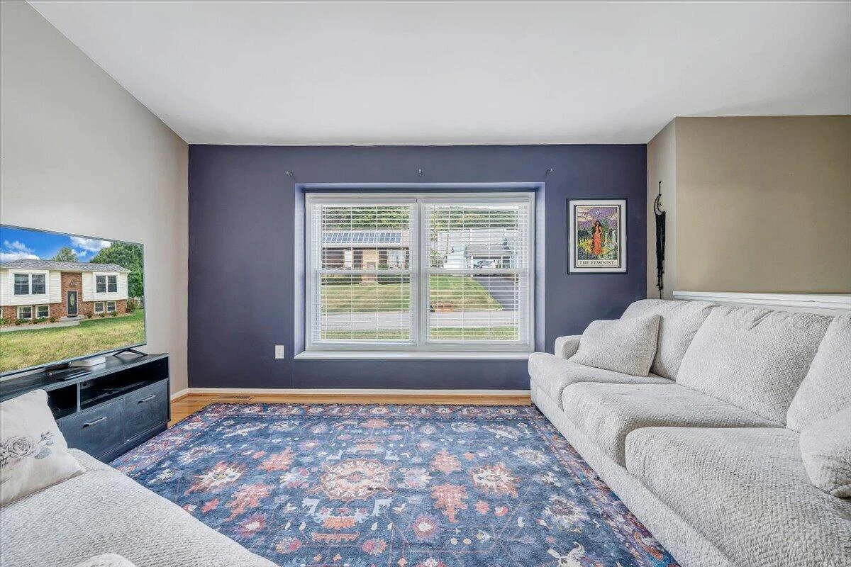 1526 Poplar AVE - Photo 5