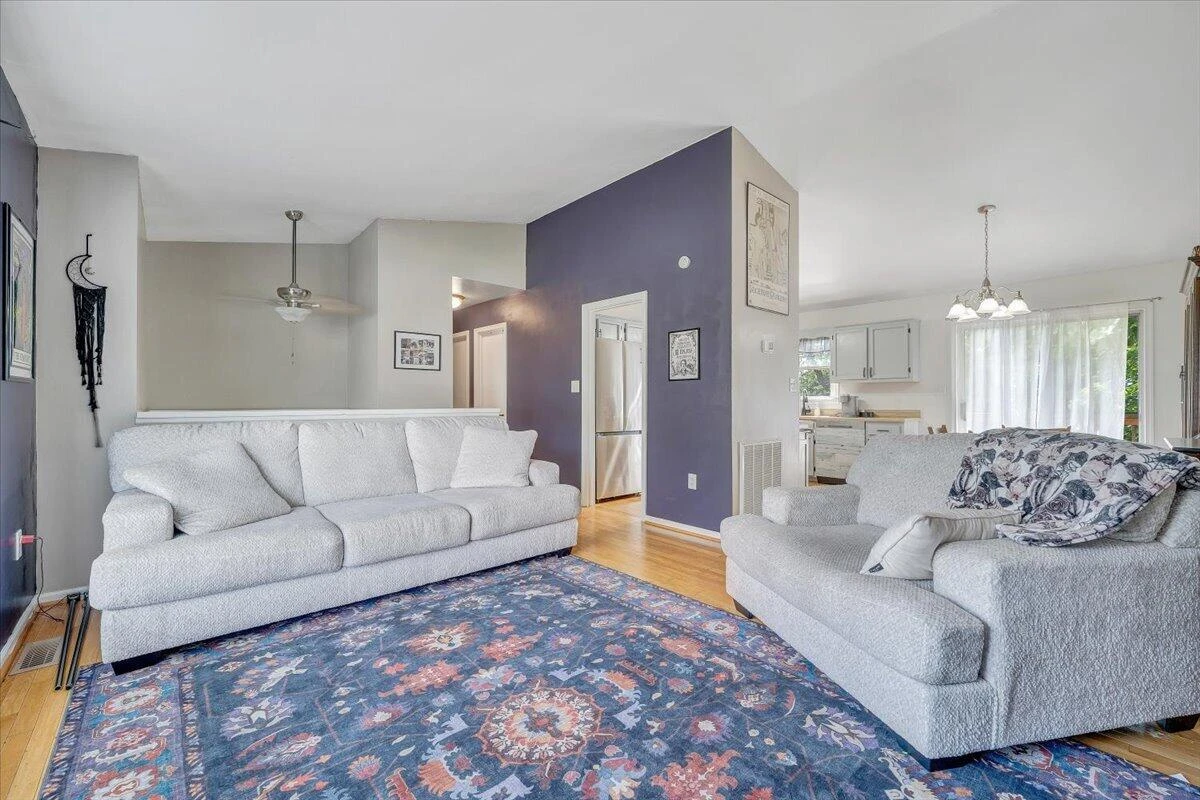 1526 Poplar AVE - Photo 6
