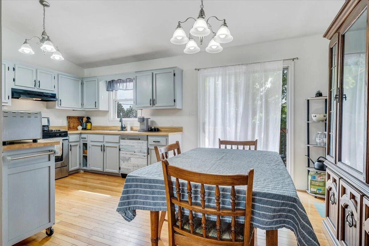 1526 Poplar AVE - Photo 9